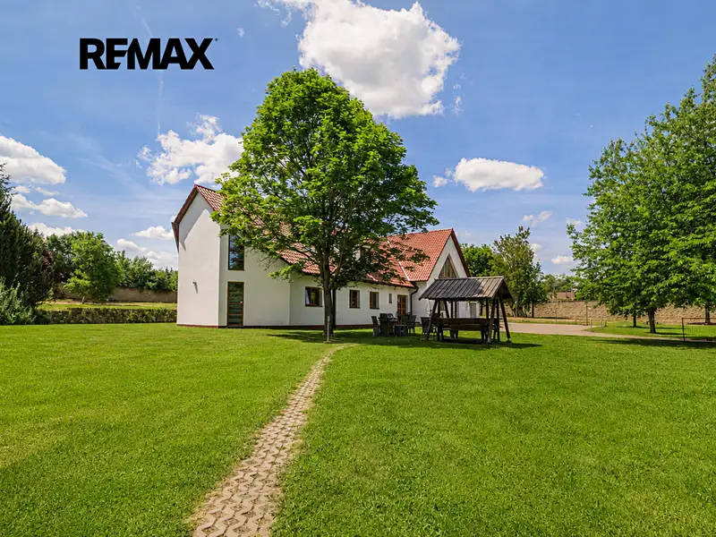 Prodej rodinného domu 1200 m², pozemek 32000 m², Cheb – náhled fotky 2