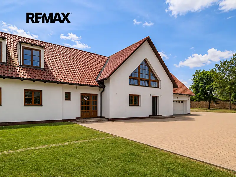 Prodej rodinného domu 1200 m², pozemek 32000 m², Cheb – náhled fotky 1