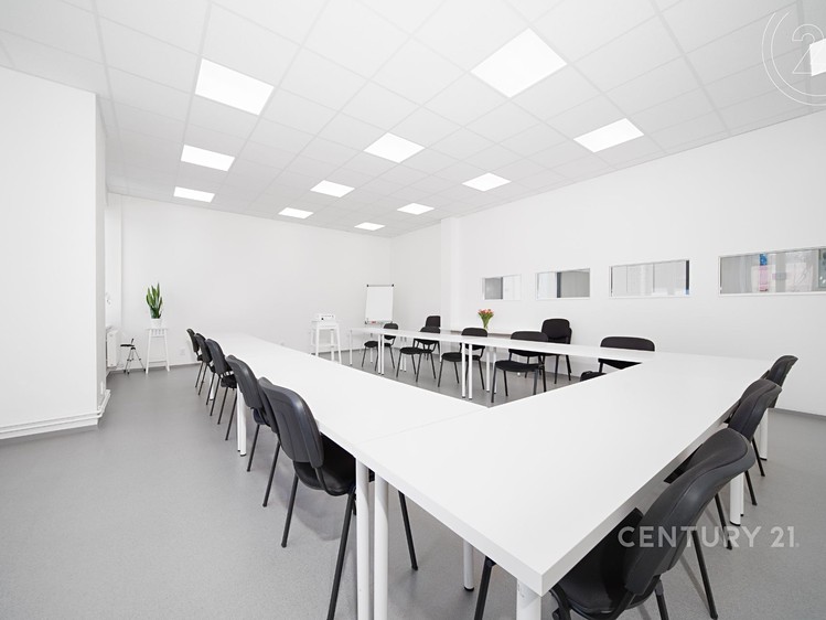 Pronájem komerčního prostoru, 60 m² (2 z 12)