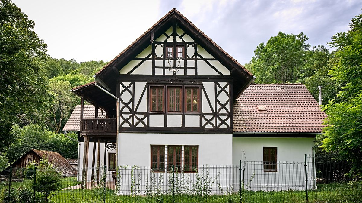 Prodej rodinného domu 202 m², pozemek 2221 m² – fotografie 2