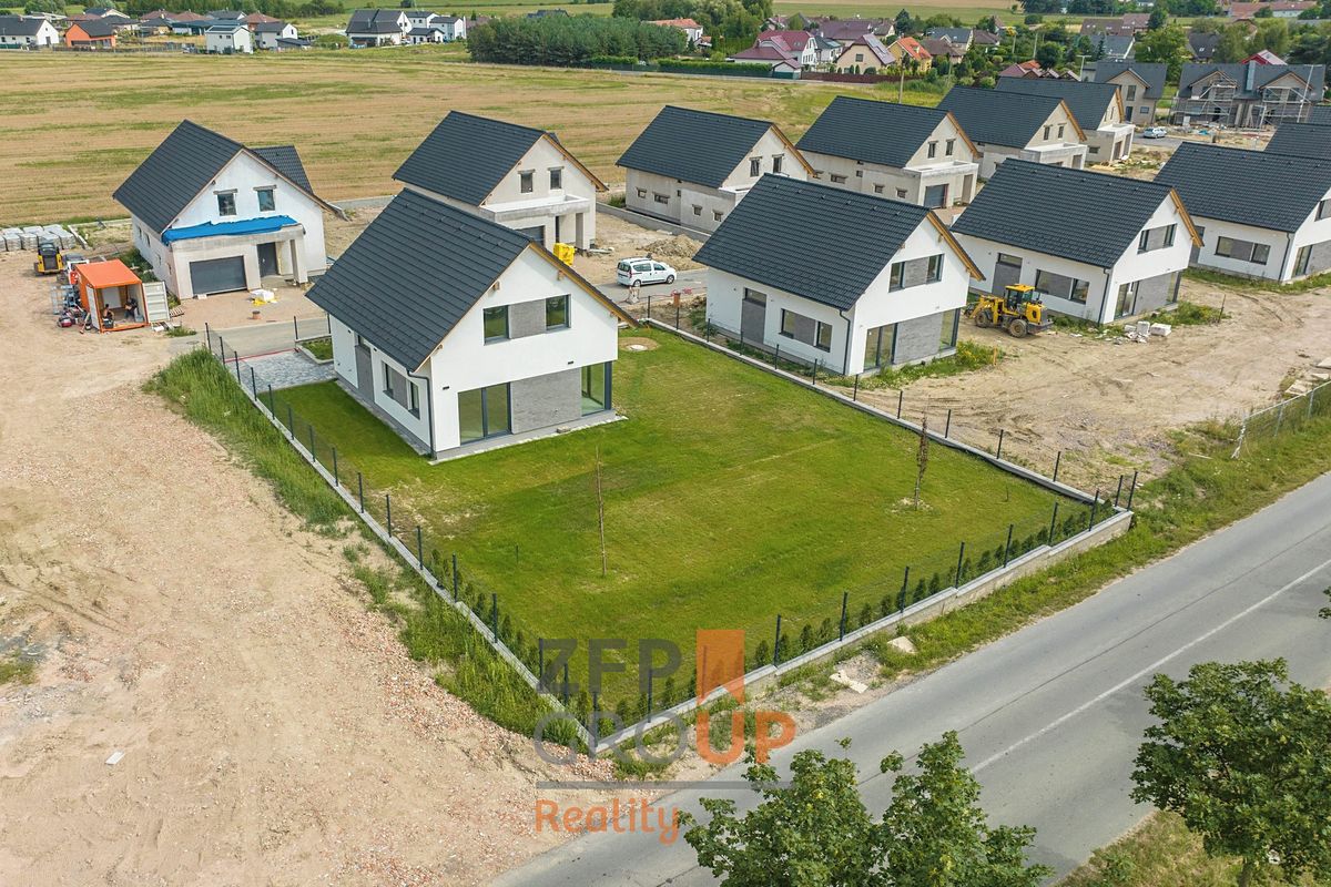Prodej rodinného domu 228 m², pozemek 704 m² – fotografie 4