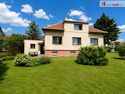 Prodej  rodinného domu 348 m², pozemek 918 m²