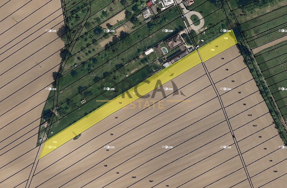Prodej pole 3323 m², Moravany – fotka 1 z 3