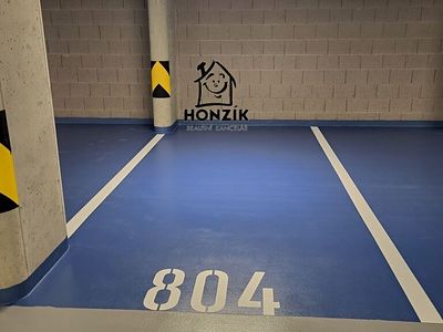 Pronájem garážového stání 15 m²