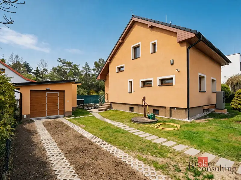 Prodej rodinného domu 268 m², pozemek 708 m², Praha – náhled fotky 2