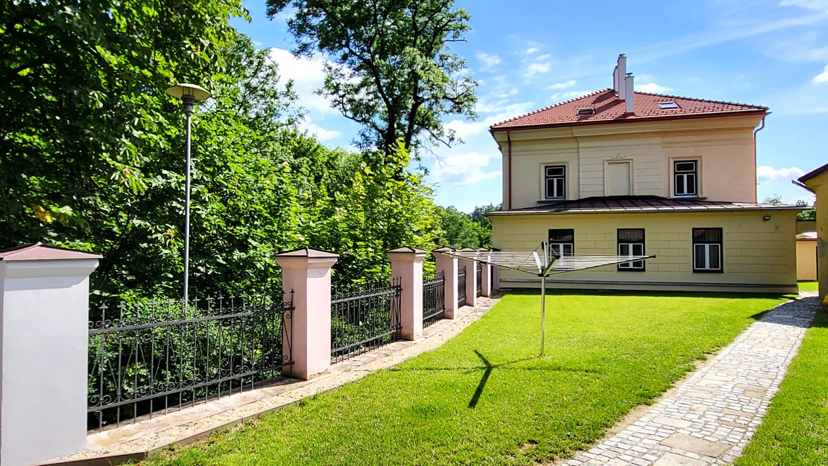 Pronájem bytu 1+1 48 m²
