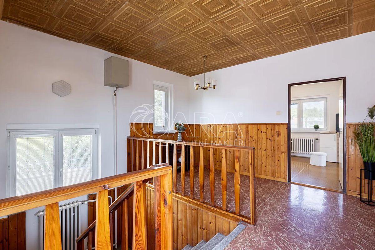 Prodej rodinného domu 208 m², pozemek 981 m² – fotografie 5