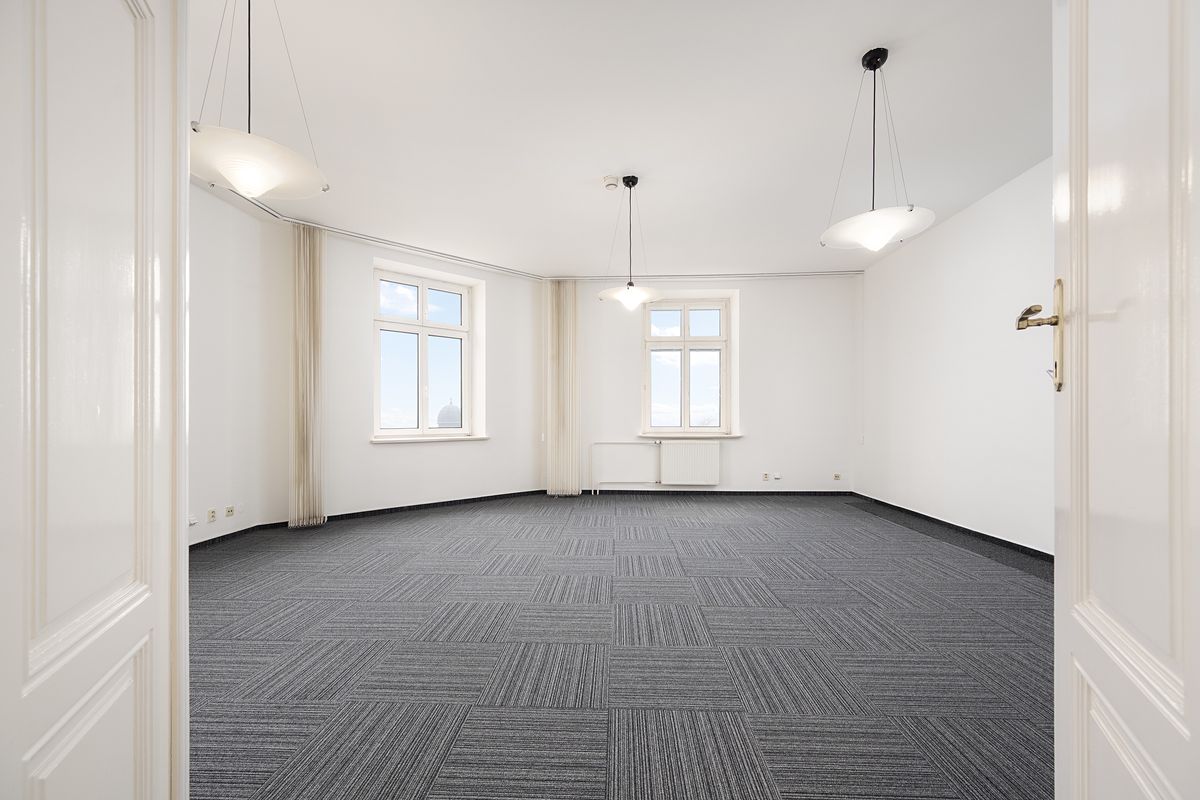 Pronájem kanceláře 210 m² – fotografie 3