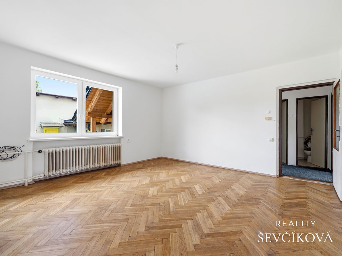 Prodej rodinného domu 120 m², pozemek 806 m² – fotografie 3