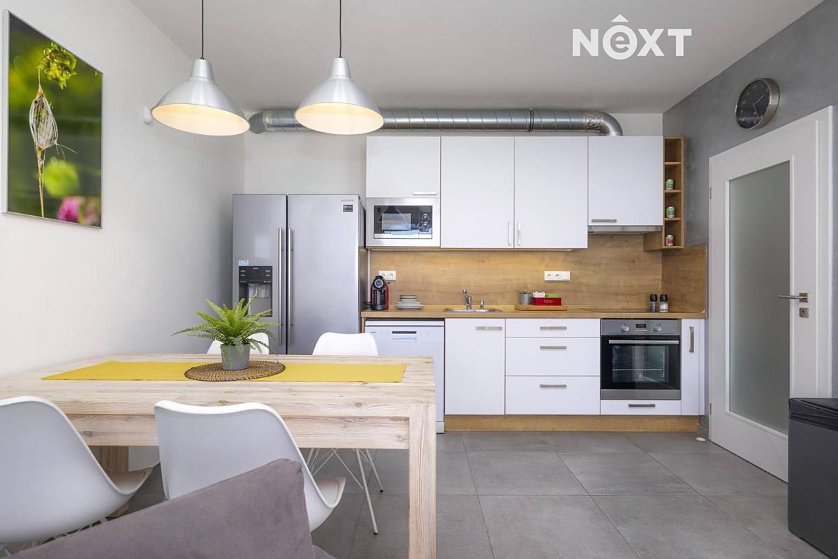 Prodej rodinného domu 247 m², pozemek 1628 m² – fotografie 3