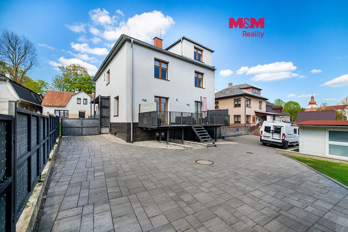 Prodej rodinného domu 245 m², pozemek 778 m²