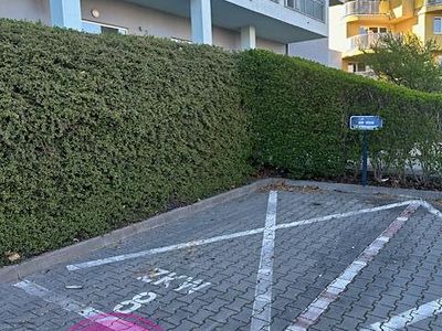 Pronájem garážového stání 13 m²
