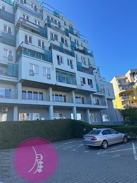 Pronájem garážového stání 13 m² – fotografie 3