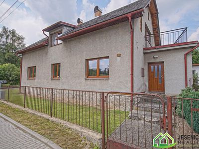Prodej rodinného domu 278 m², pozemek 725 m²