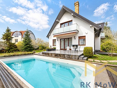 Pronájem  rodinného domu 253 m², pozemek 900 m²