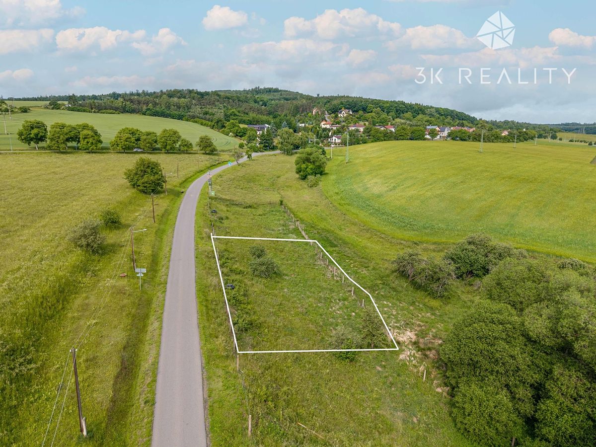 Prodej stavebního pozemku 964 m² – fotografie 2