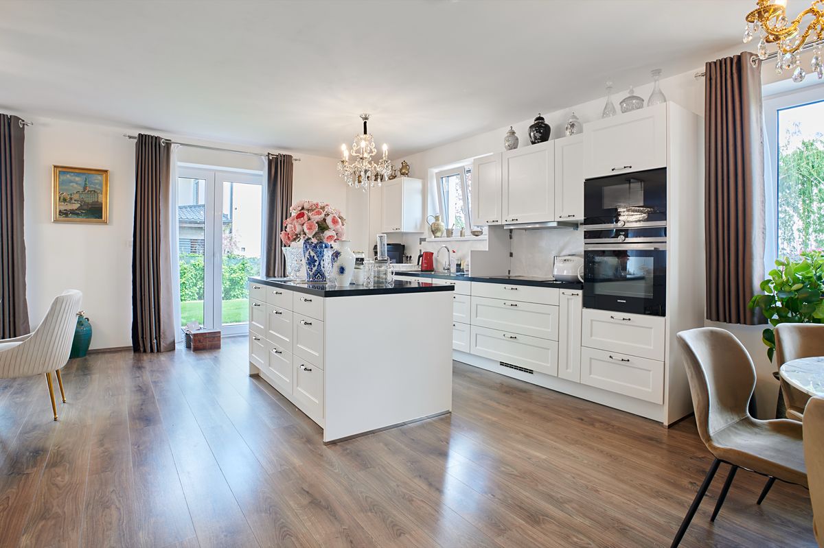 Prodej rodinného domu 320 m², pozemek 790 m² – fotografie 4