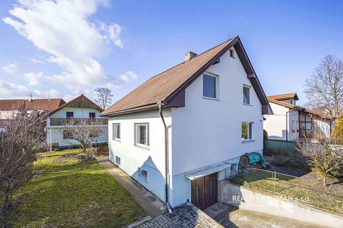 Prodej rodinného domu 293 m², pozemek 775 m²