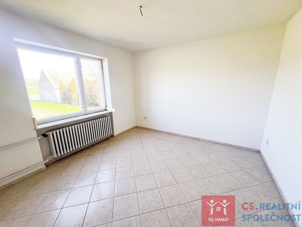 Prodej rodinného domu 268 m², pozemek 593 m² – fotografie 3