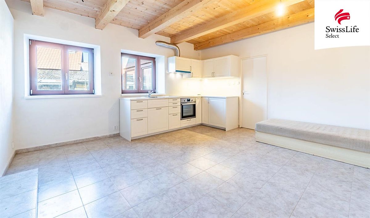 Prodej rodinného domu 240 m², pozemek 896 m² – fotografie 3