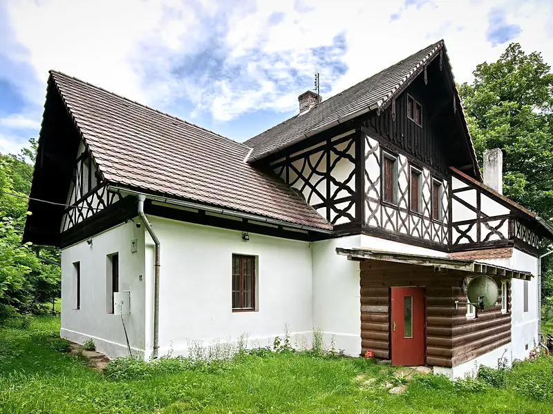 Prodej rodinného domu 202 m², pozemek 2221 m², Krásný Les – náhled fotky 3