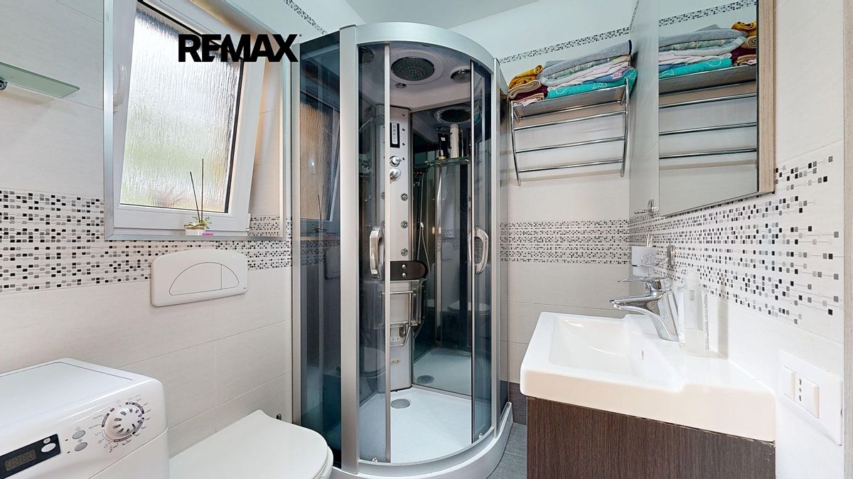 Prodej vícegeneračního domu 182 m², pozemek 615 m² – fotografie 3
