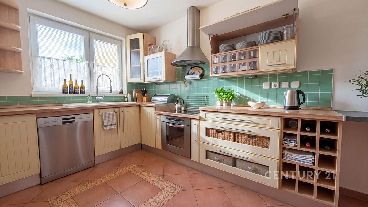 Prodej rodinného domu 112 m², pozemek 469 m² – fotografie 3