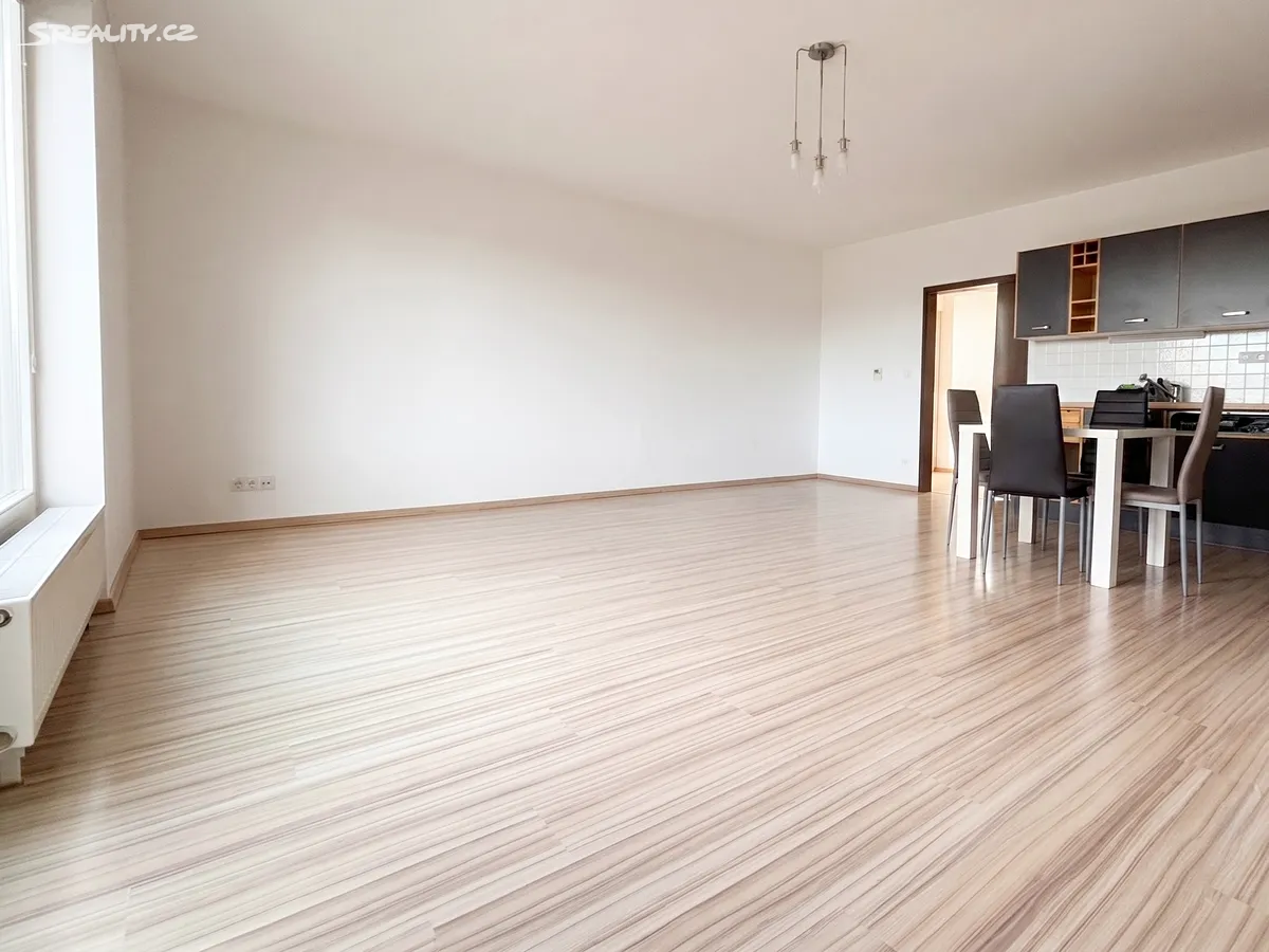 Pronájem bytu 2+kk 65 m² – pohled 3