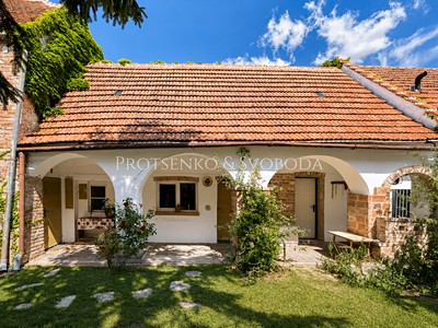 Prodej  chalupy 244 m², pozemek 902 m²