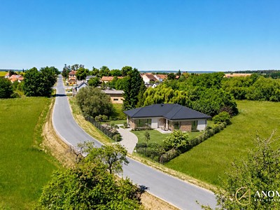 Prodej  stavebního pozemku 1 989 m²