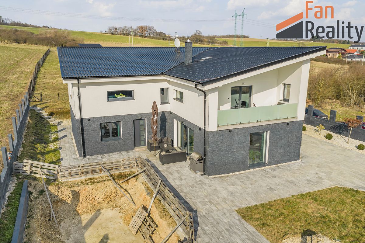 Prodej rodinného domu 210 m², pozemek 3132 m² – fotografie 2
