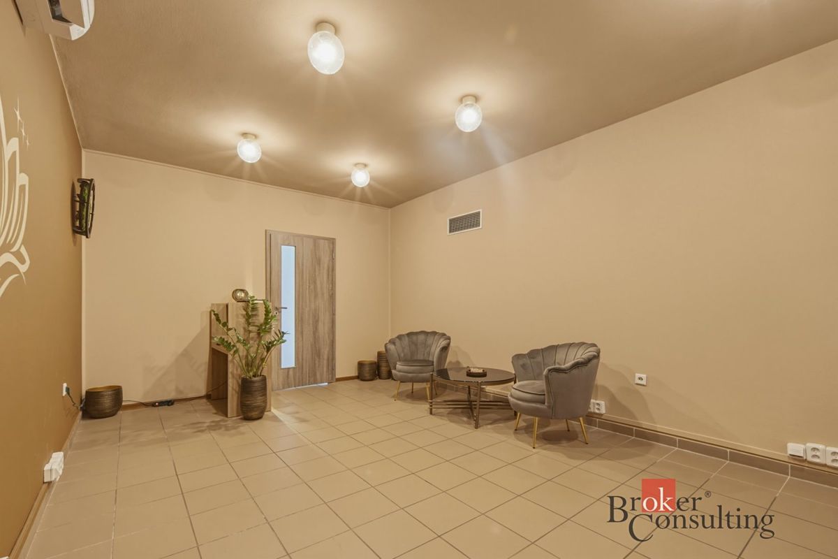 Pronájem obchodního prostoru 37 m² – fotografie 2