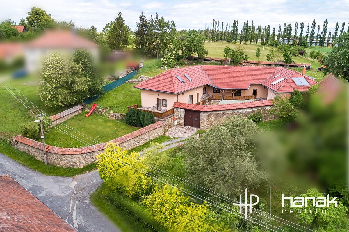 Prodej rodinného domu 335 m², pozemek 3009 m²