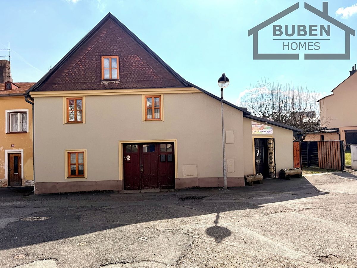 Prodej rodinného domu 220 m², pozemek 421 m² – fotografie 2