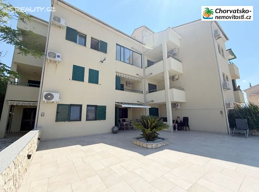 Prodej bytu 3+kk 60 m², Novalja