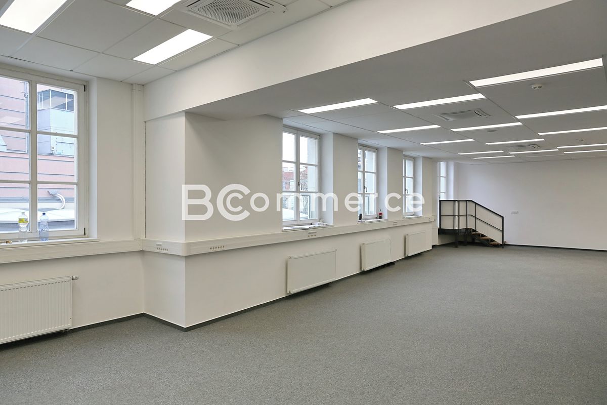 Pronájem kanceláře 153 m²