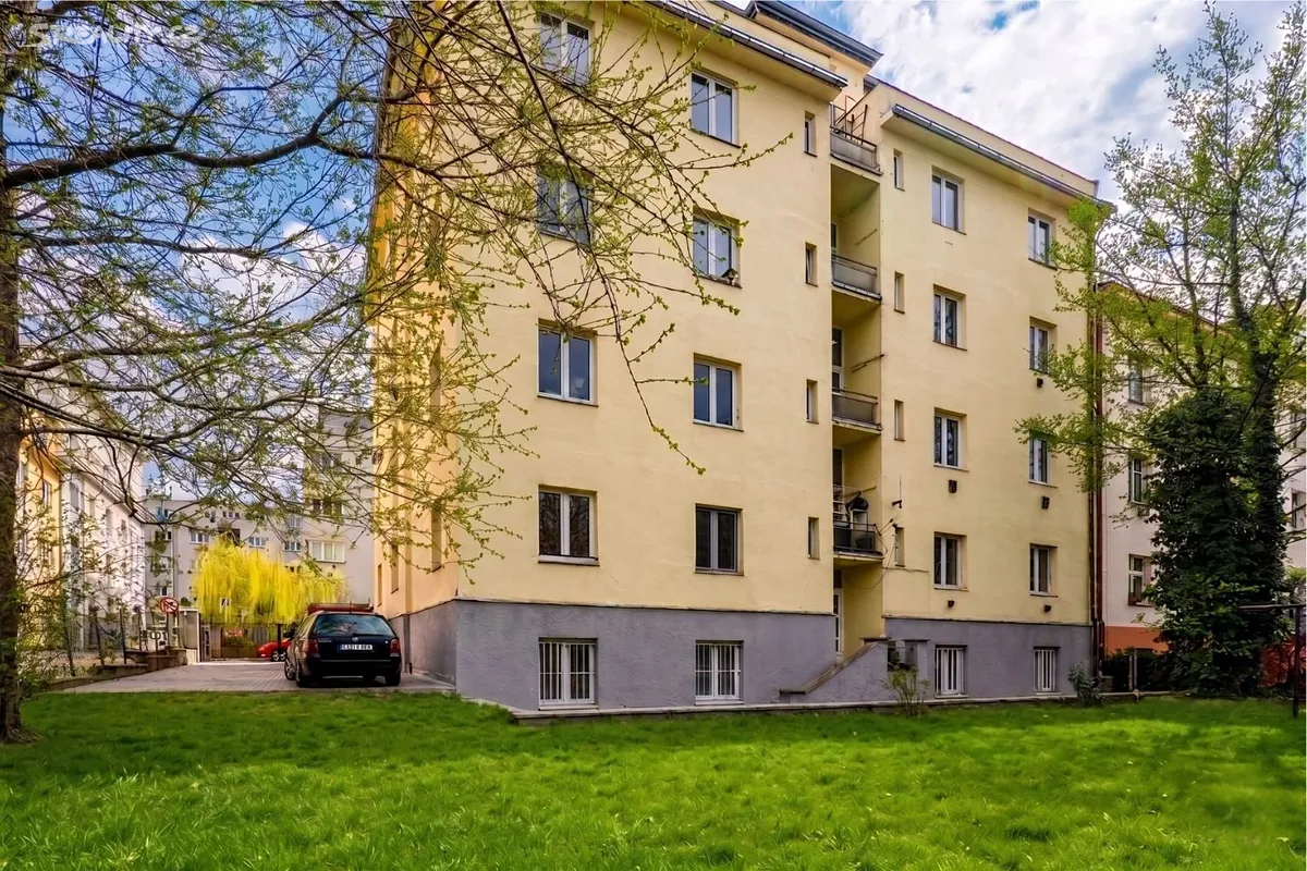 Prodej bytu 2+kk 52 m² – pohled 2