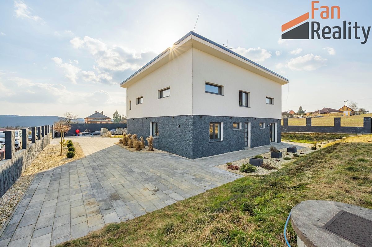 Prodej rodinného domu 210 m², pozemek 3132 m²