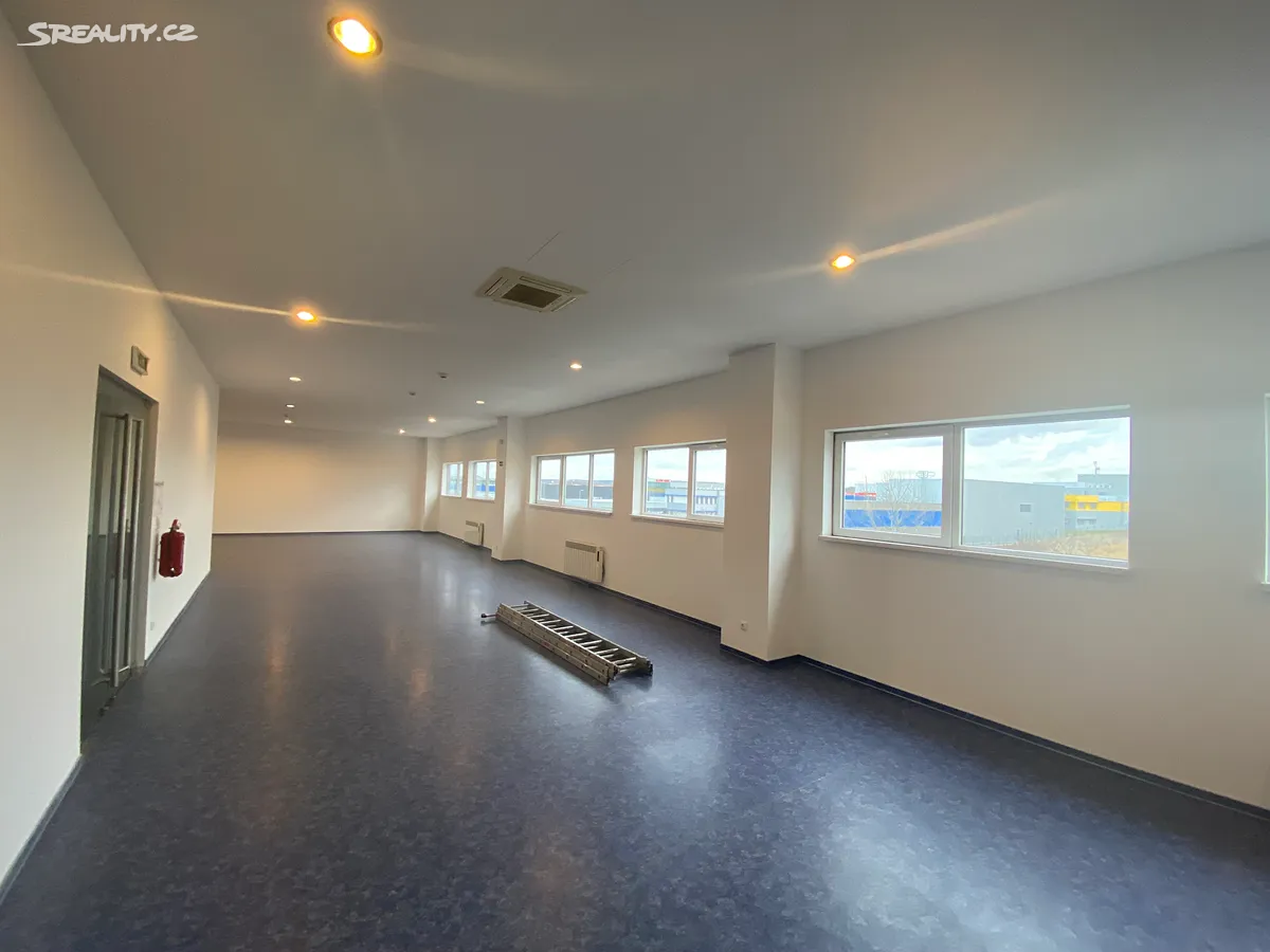 Pronájem skladového prostoru 700 m² – pohled 5