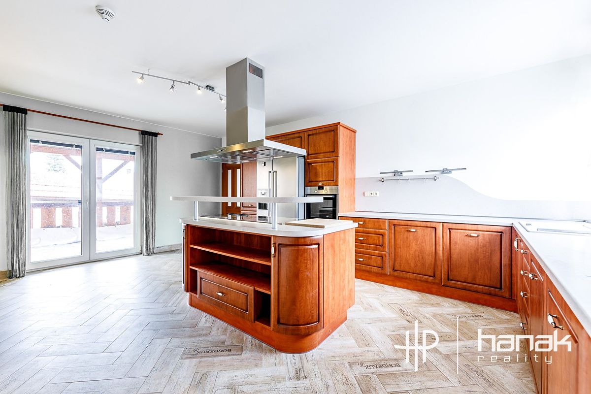 Prodej rodinného domu 335 m², pozemek 3009 m² – fotografie 3