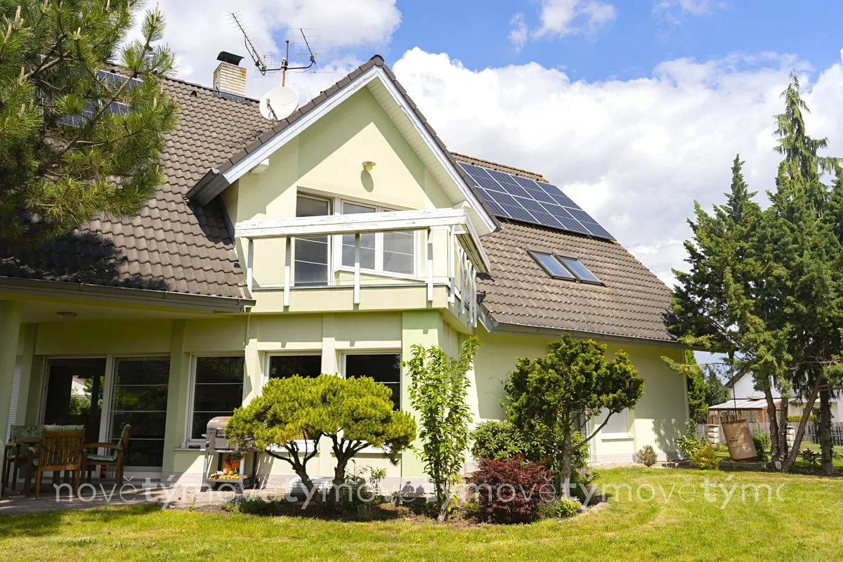 Prodej rodinného domu 370 m², pozemek 2117 m²