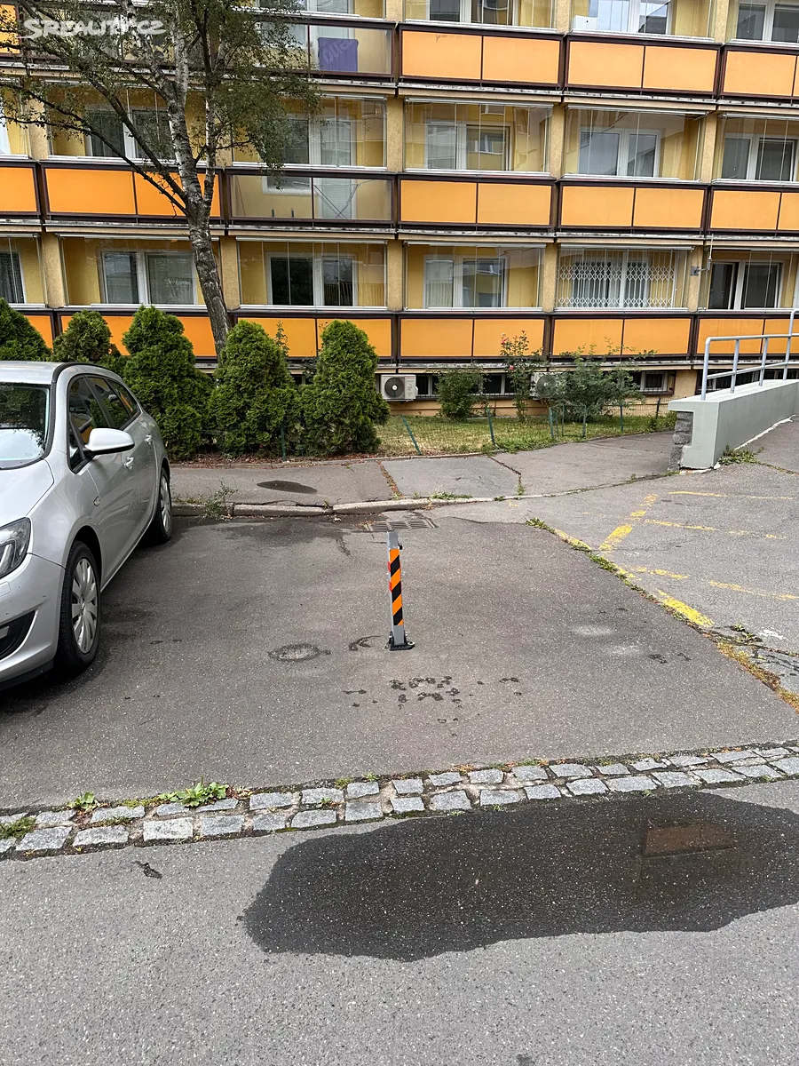 Pronájem garážového stání 13 m² – pohled 3