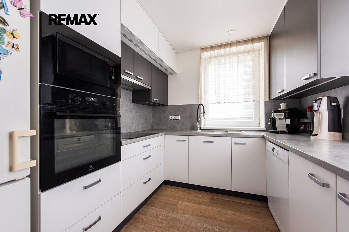 Prodej rodinného domu 209 m², pozemek 1446 m² – fotografie 4