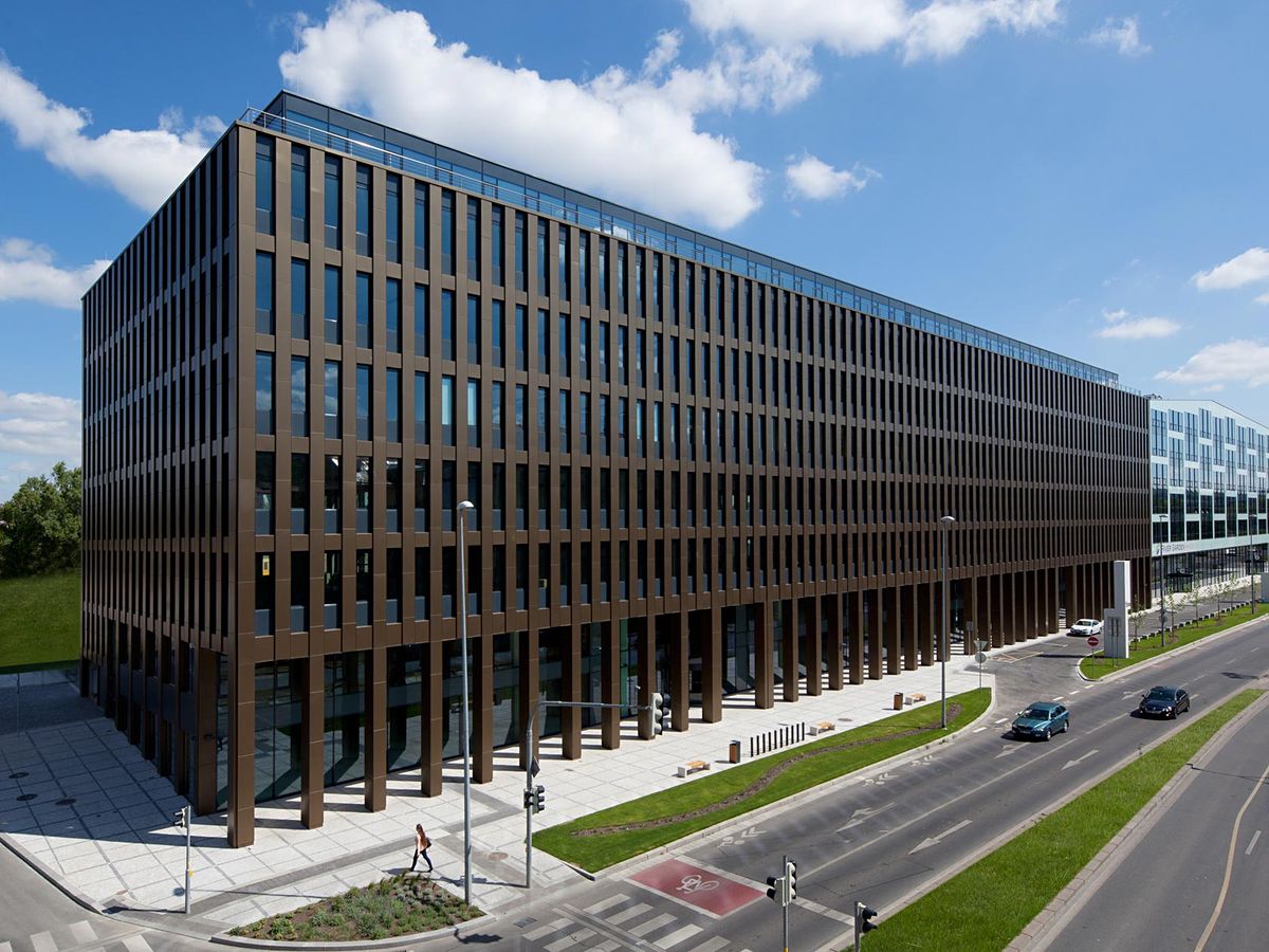 Pronájem kanceláře 450 m²