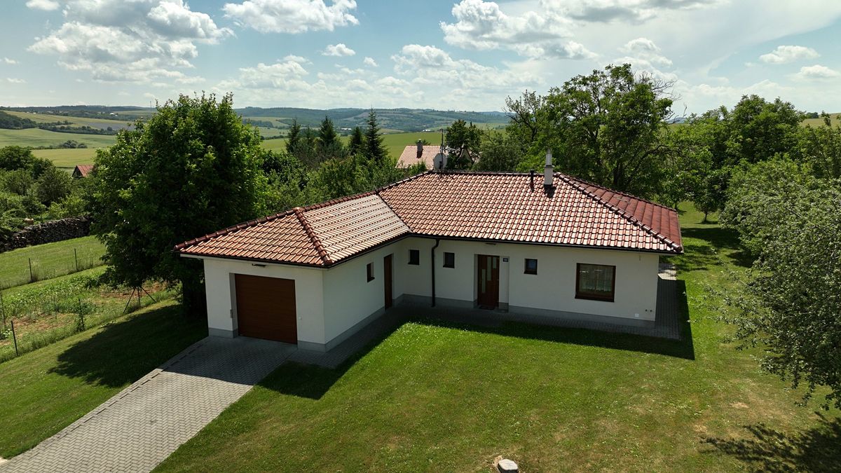 Prodej rodinného domu 123 m², pozemek 1301 m² – fotografie 2