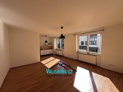 Pronájem bytu 1+kk 38 m²