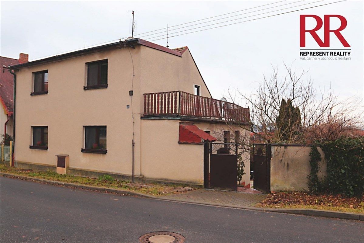 Prodej rodinného domu 210 m², pozemek 942 m²