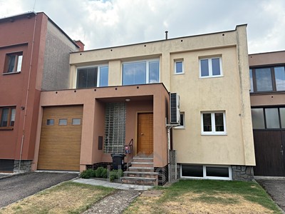Prodej  rodinného domu 280 m², pozemek 466 m²