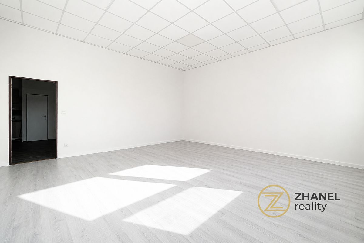 Pronájem kanceláře 200 m² – fotografie 5
