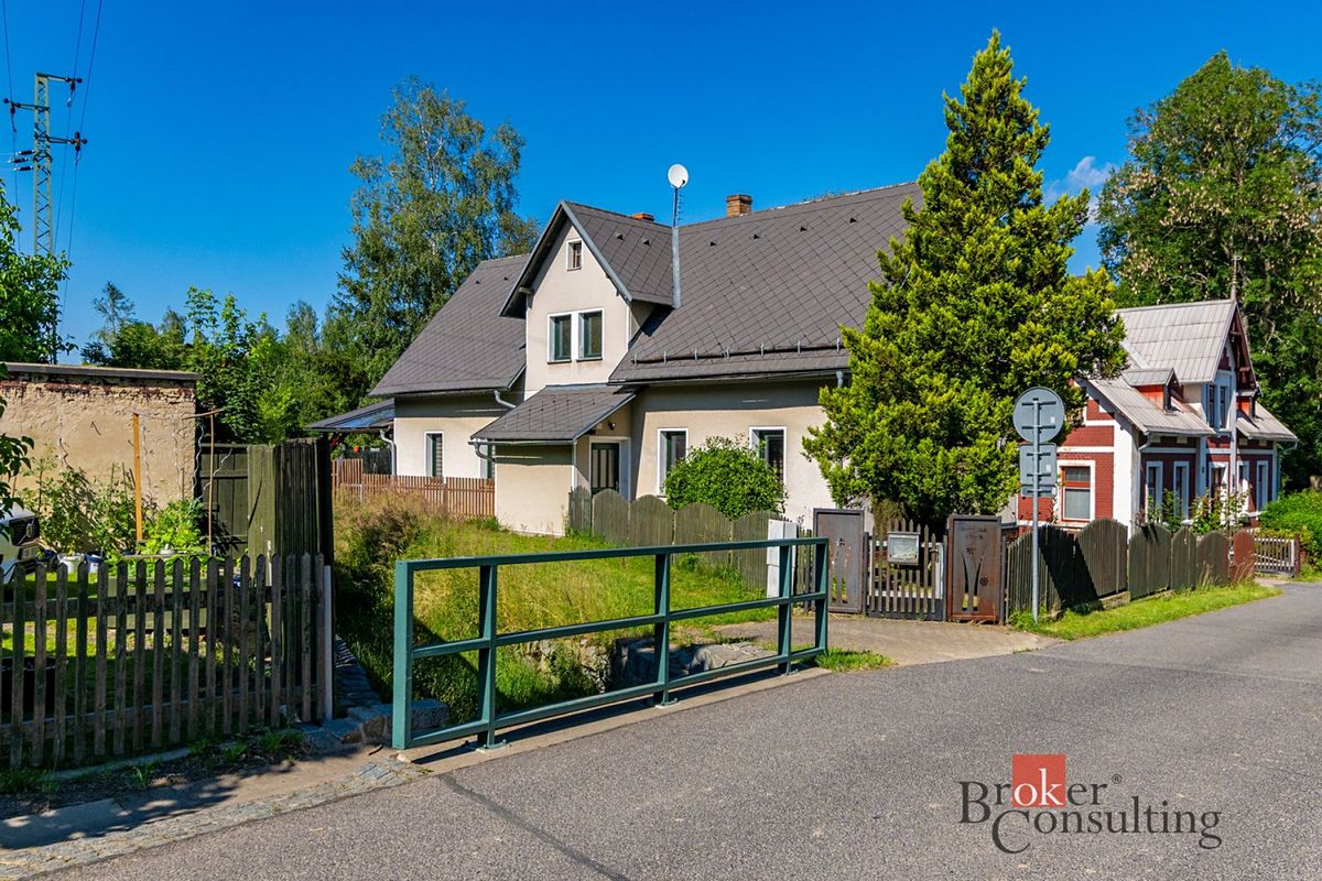 Prodej rodinného domu 162 m², pozemek 1146 m² – fotografie 2